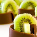 Keto Chocolate-Dipped Kiwi Slices: Sweet, Low-Carb Delight